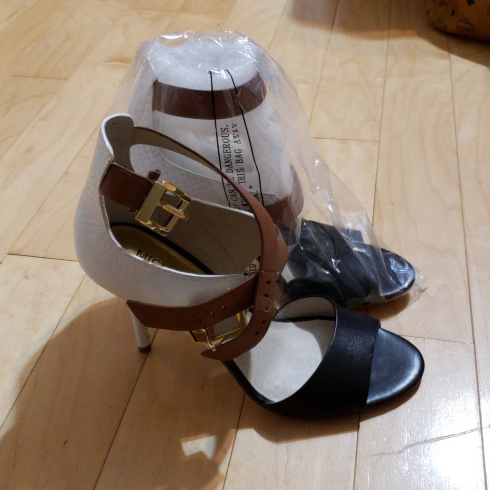 New! Michael Kors sandal